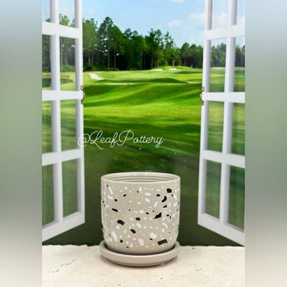 Chorris (SM) Beige/Black Ceramic Planter Pot with Saucer Attached - Picture 4 of 8